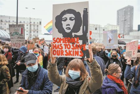 Η Πολωνία βαδίζει προς τον… 19ο αιώνα