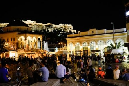 Κορωνοϊός : Έκρηξη κρουσμάτων σε Αττική και Θεσσαλονίκη