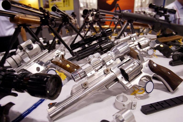 ΗΠΑ – κορωνοϊός : Γιατί εκτοξεύτηκαν οι πωλήσεις όπλων – Οι φόβοι | tovima.gr