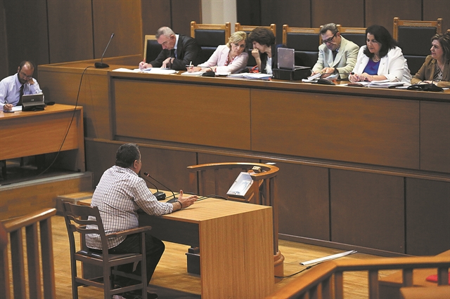 Πεντέμισι χρόνια απέναντι στο «τέρας»