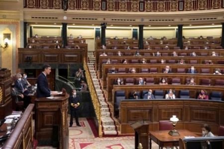 Ισπανία: Στο κενό η πρόταση μομφής κατά του Σάντσεθ από το ακροδεξιό Vox