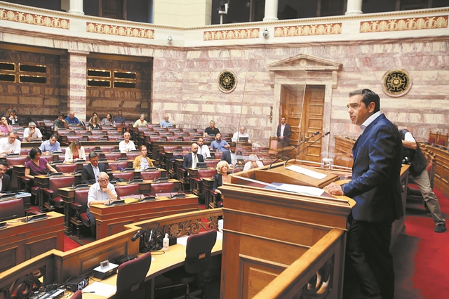 Εγκλωβισμένος στη δίνη της εσωστρέφειας