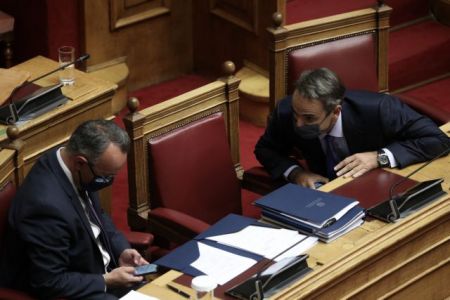 Βουλή: Σκληρές κόντρες την πρώτη μέρα της συζήτησης για την πρόταση μομφής κατά Σταϊκούρα