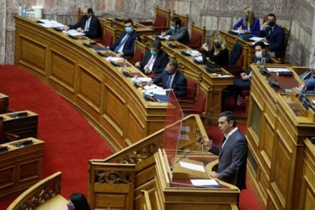 Βουλή : Σε θέση μάχης κυβέρνηση και αντιπολίτευση για την πρόταση μομφής κατά Σταϊκούρα