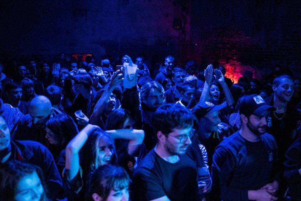 Κορωνοϊός : Τρόπους διασκέδασης αναζητούν οι νέοι