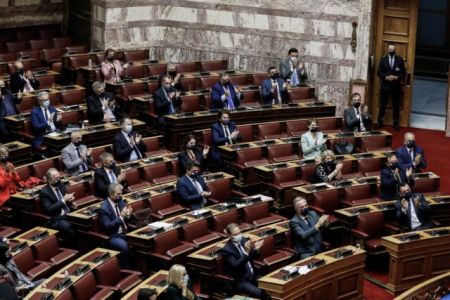 Βουλή : Με 158 «όχι» καταψηφίστηκε η πρόταση μορφής κατά του Χρ. Σταϊκούρα
