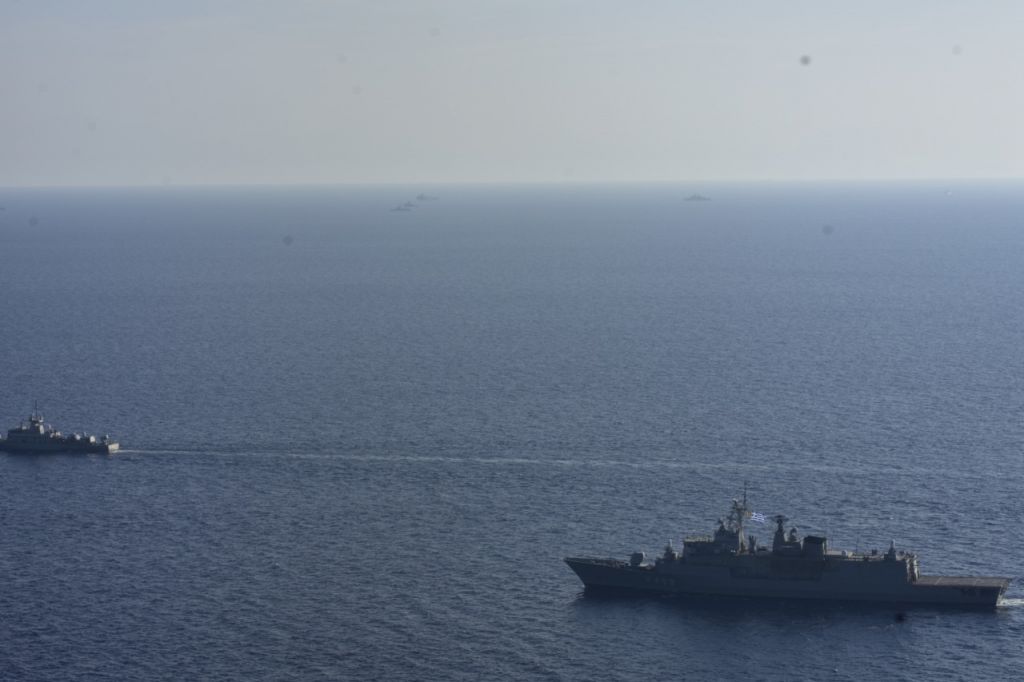 Σκιά του Oruc Reis οι ελληνικές Ένοπλες Δυνάμεις [Φωτογραφίες]