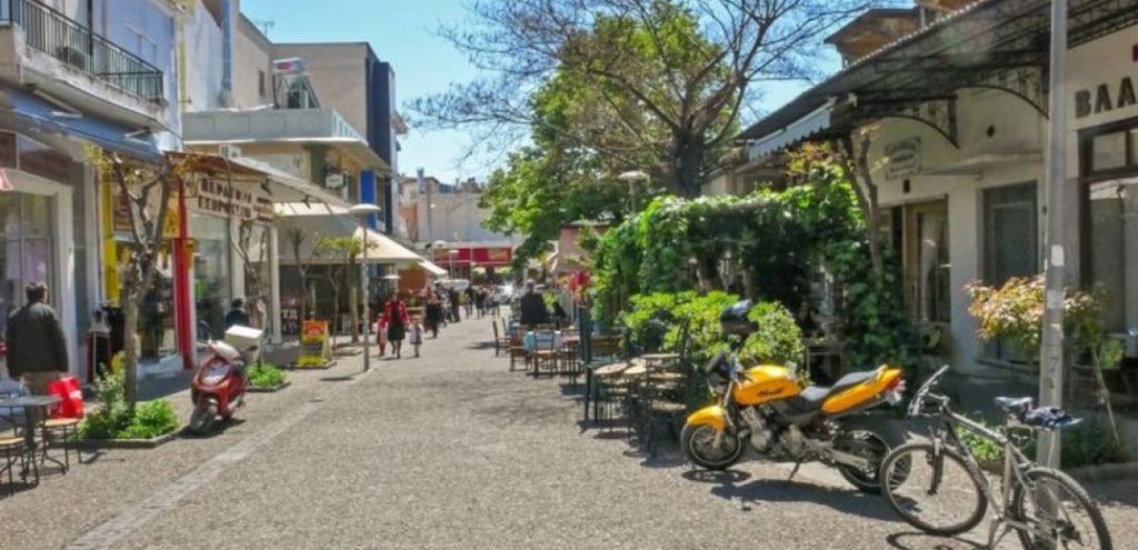 Έκτακτη σύσκεψη στις Σέρρες: «Ένα βήμα πριν το lockdown» προειδοποιεί ο Τζιτζικώστας