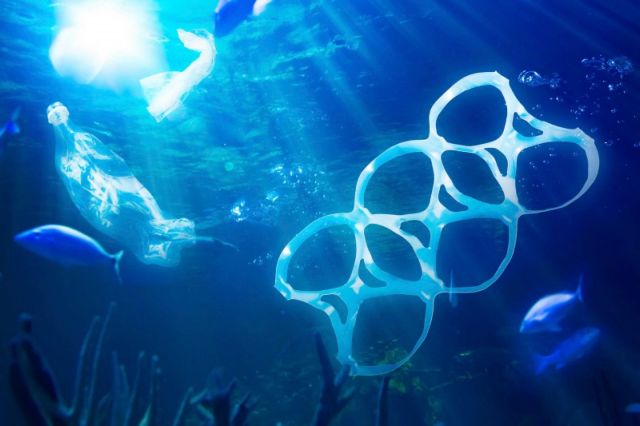 Ετησίως στη Μεσόγειο καταλήγουν 230.000 τόνοι πλαστικών