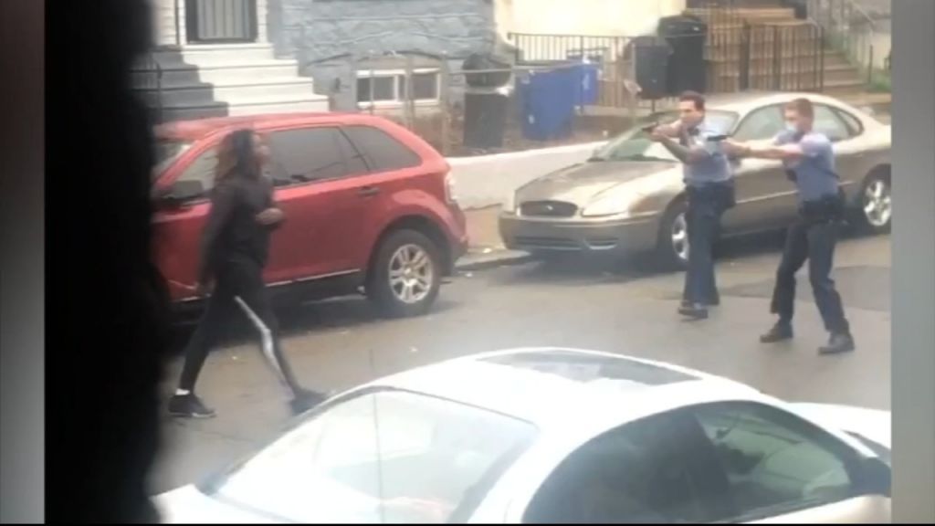 Αστυνομική βία – ΗΠΑ : Νεκρός νεαρός Αφροαμερικανό – Βίντεο ντοκουμέντο