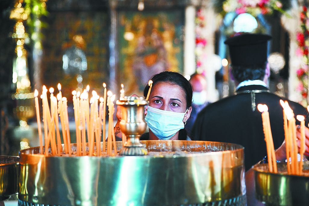 Koρωνοϊός και εκκλησία : Η πίστη μόνο δεν αρκεί – Τι δείχνουν τα στοιχεία για τους ασθενείς κληρικούς