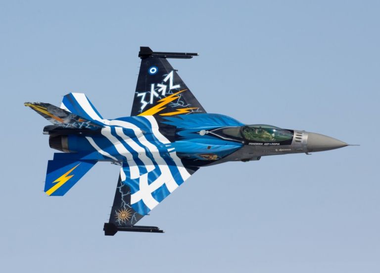 28η Οκτωβρίου : Αυτός είναι ο κρητικός πιλότος του «Ζευς» που συγκίνησε με το μήνυμα του | tovima.gr