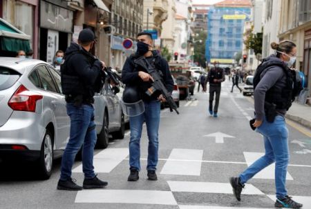 Γαλλία : Διπλή επίθεση σε Νίκαια, Αβινιόν – Καταδικάζουν οι ευρωπαίοι ηγέτες