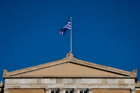 Η αύξηση των κρουσμάτων έφερε νέα μέτρα στη Βουλή