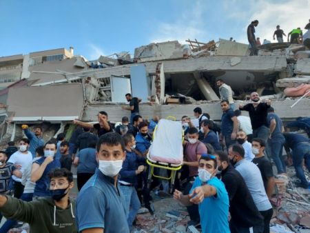 Σεισμός – Σμύρνη : Νεκροί και εκατοντάδες τραυματίες
