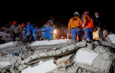 Σεισμός – Σμύρνη : Δραματικές ώρες για τους Έλληνες – Τι λένε στην κάμερα του MEGA