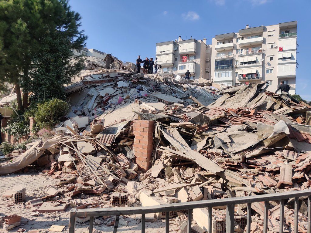 Σεισμός : Αγωνία στη Σάμο – Μεγάλες καταστροφές στη Σμύρνη