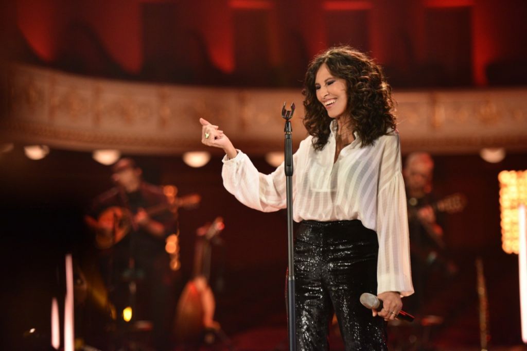 Σπίτι με το MEGA : Δείτε πρώτοι ένα μουσικό απόσπασμα από τη βραδιά με την Ελευθερία Αρβανιτάκη