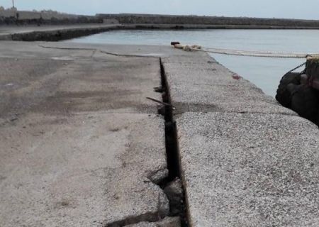 Σεισμός – Σάμος : Οι πρώτες εικόνες από τις ζημιές στο λιμάνι στο Βαθύ