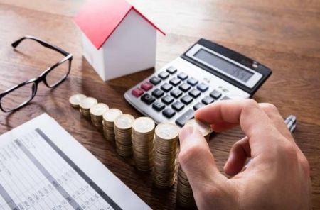 «Φτωχοί» με περιουσία οι Ελληνες