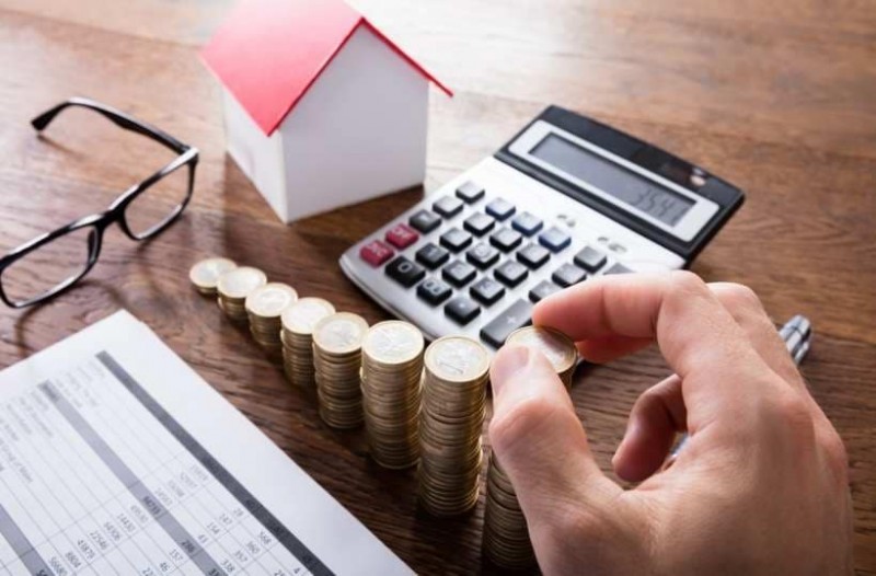 «Φτωχοί» με περιουσία οι Ελληνες