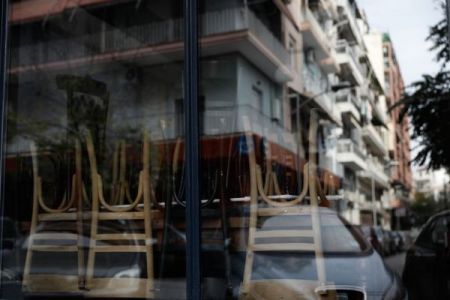 Κορωνοϊός : Κλείνουν εστίαση, γυμναστήρια, κινηματογράφοι και θέατρα – Στις 10:00 το διάγγελμα Μητσοτάκη