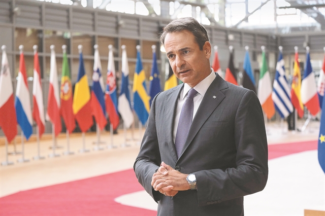 Μας στηρίζουν στα λόγια, διαφωνούν στα μέτρα