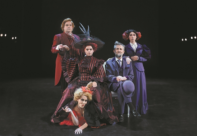 «Ποια θέατρα; Εδώ δεν έχουμε νοσοκομεία»