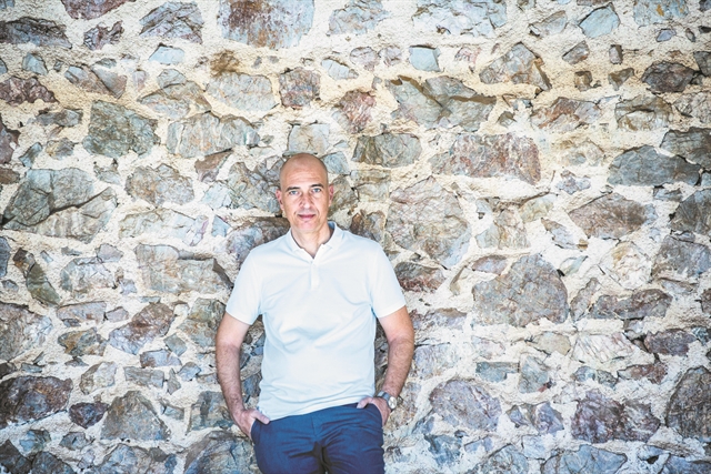 Ο Γιάννης Μόσχος στο τιμόνι του Εθνικού