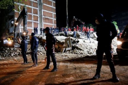 Το MEGA στη Σμύρνη: Συγκλονιστικές στιγμές στα χαλάσματα- «Θέλω να βγω, θέλω νερό» φωνάζει 14χρονος