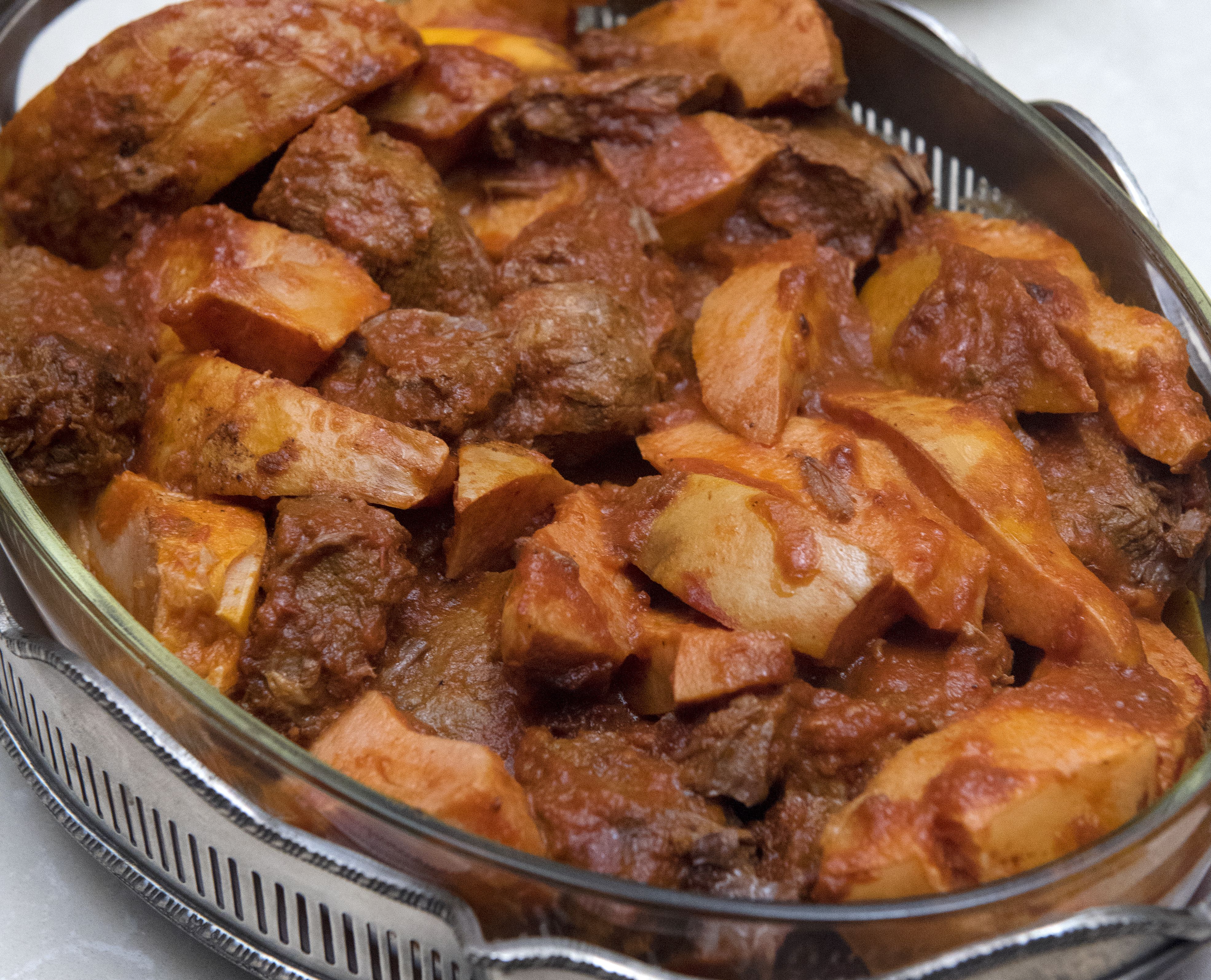 Μοσχάρι κοκκινιστό με κυδώνια