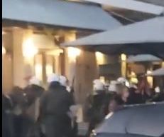 ΜΑΤ μέσα σε καφετέριες με γκλομπ και χημικά. Και δεν παραιτείται κανείς;