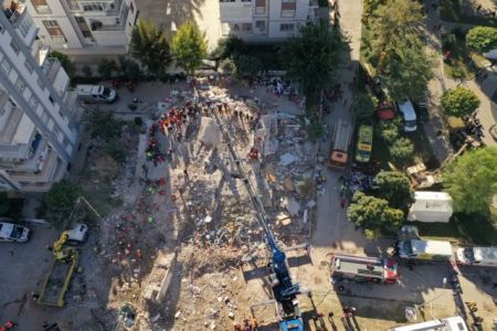 Σεισμός – Σμύρνη : Μεγαλώνει η λίστα με νεκρούς και τραυματίες