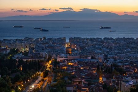 Κορωνοϊός : Ο εφιάλτης του SMS στη Θεσσαλονίκη,  το στοίχημα της Αττικής