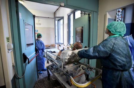 Κορωνοϊός : Καμπανάκι ΠΟΕΔΗΝ για τα κρούσματα σε υγειονομικούς – Τι γίνεται με τα τακτικά χειρουργεία