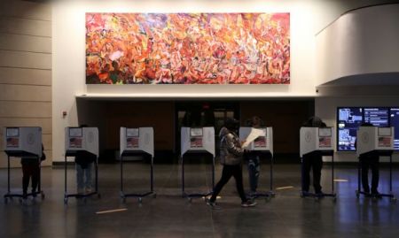 Εκλογές ΗΠΑ : Άνοιξαν τα πρώτα εκλογικά τμήματα