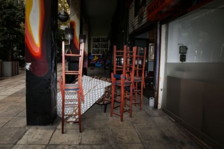 Κορωνοϊός : Συναγερμός σε Ροδόπη και Λάρισα – Ενα βήμα πριν το lockdown