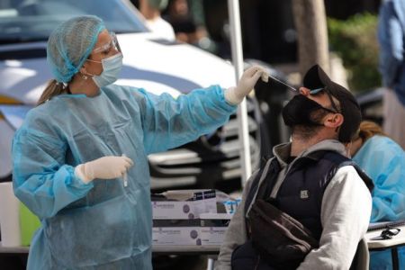 Βατόπουλος :  Θα συνεχίσουμε να βλέπουμε υψηλούς αριθμούς κρουσμάτων