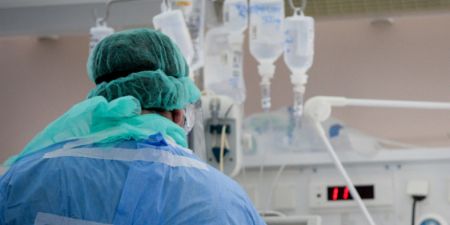 Κορωνοϊός : Συναγερμός στην κυβέρνηση – Στο τραπέζι ακόμη και γενικό lockdown