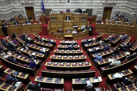 Τροπολογία στη Βουλή με αυστηρότερες ποινές για τη κακομεταχείριση των ζώων