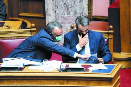 Lockdown :  Ενημέρωση Μητσοτάκη στις 12:00, Σταϊκούρα στις 15:00, Χαρδαλιά στις 18:00