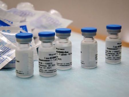 Κορωνοϊός : Ετοιμο το ρωσικό εμβόλιο – Ποιοι θα εμβολιαστούν πρώτοι