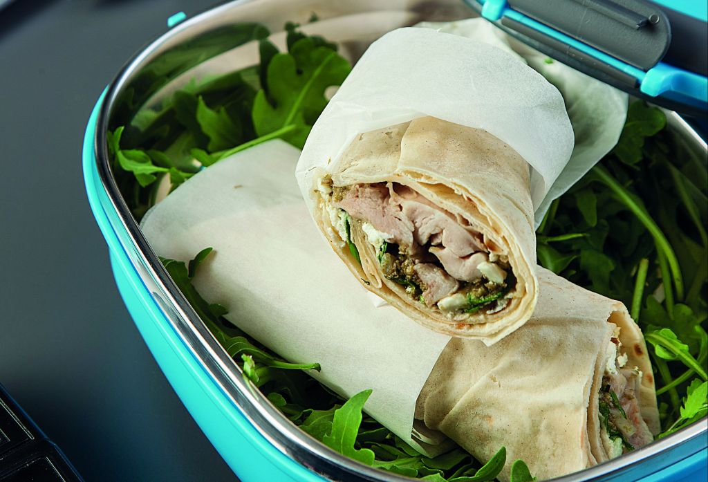 Wrap με κοτόπουλο, πατέ κάππαρης και κατίκι Δομοκού