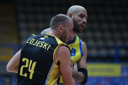 Ο Λοτζέσκι «καθάρισε» για την ΑΕΚ (66-62)