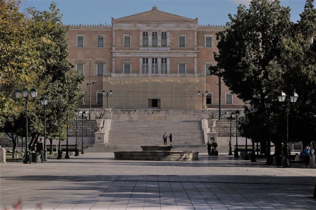 Μένουμε και πάλι στο σπίτι