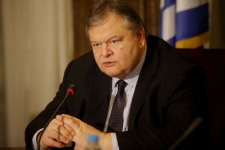 Ο Ευάγγελος Βενιζέλος αποχαιρετά το Δημήτρη Φατούρο