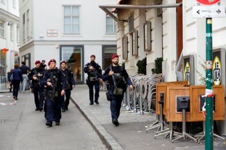 Αυστρία : Επιδρομή της αντιτρομοκρατικής – Τουλάχιστον 30 συλλήψεις για την επίθεση στη Βιέννη