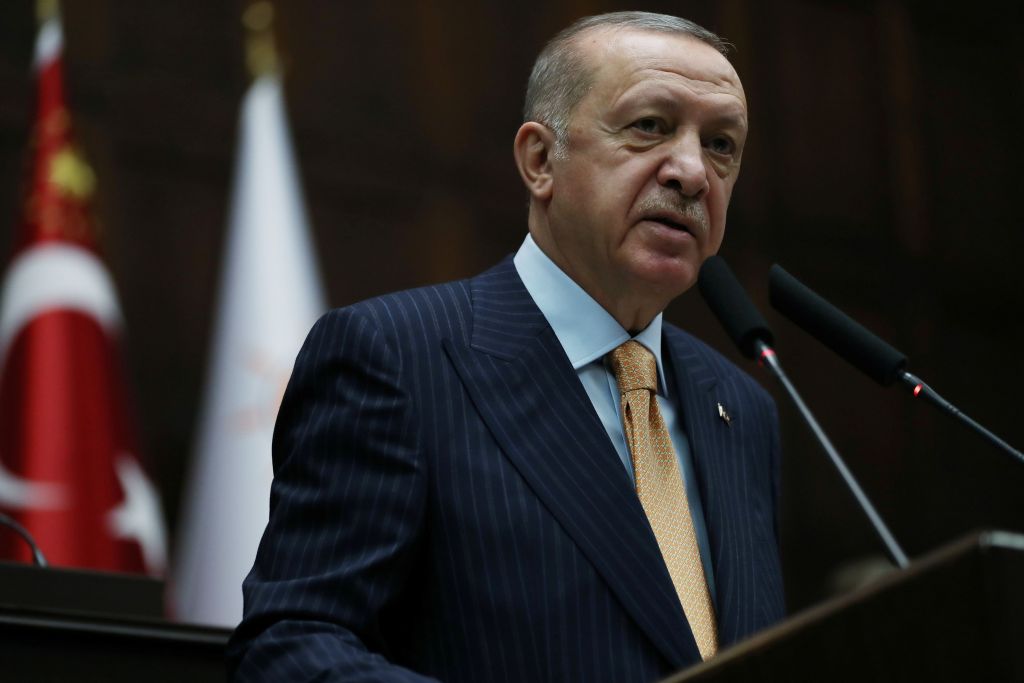 Τουρκία : Κλυδωνισμοί στην κυβέρνηση Ερντογάν – Παγιδευμένος στην αδύναμη λίρα και την εκλογή Μπάιντεν ο σουλτάνος