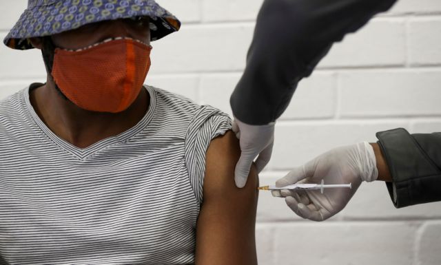 Κορωνοϊός : Eθελοντές περιγράφουν τις παρενέργειες από το εμβόλιο της Pfizer | tovima.gr