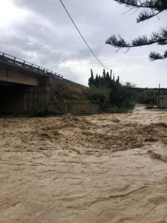 Κακοκαιρία – Κρήτη : «Χτυπήθηκαν» Ηράκλειο, Ρέθυμνο – Εκκενώνονται σπίτια,  «καταρράκτες» το εθνικό δίκτυο